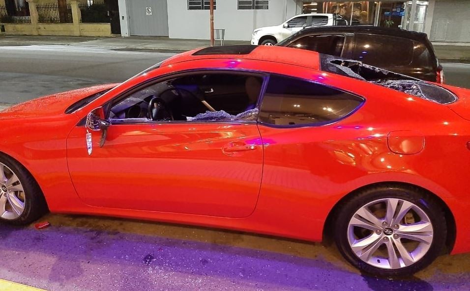 Río Gallegos: una mujer destrozó a palazos el auto de su ex pareja | Nacionales