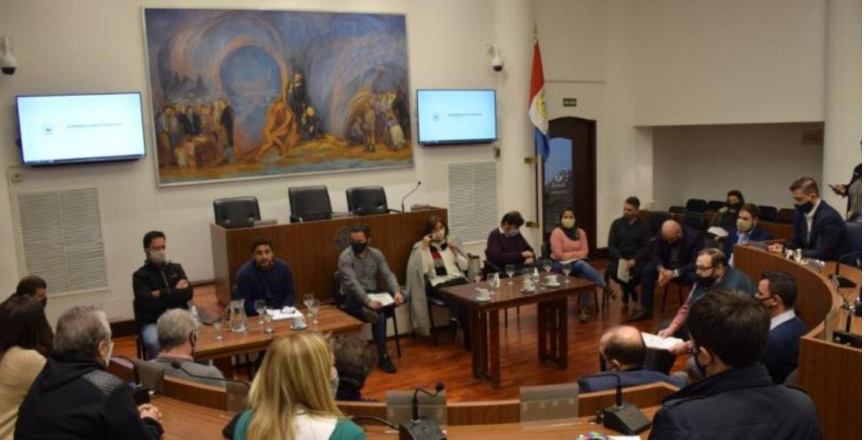 Concejales recibieron a representantes del municipio y de la Asociación Hotelera Gastronómica | Legislativas