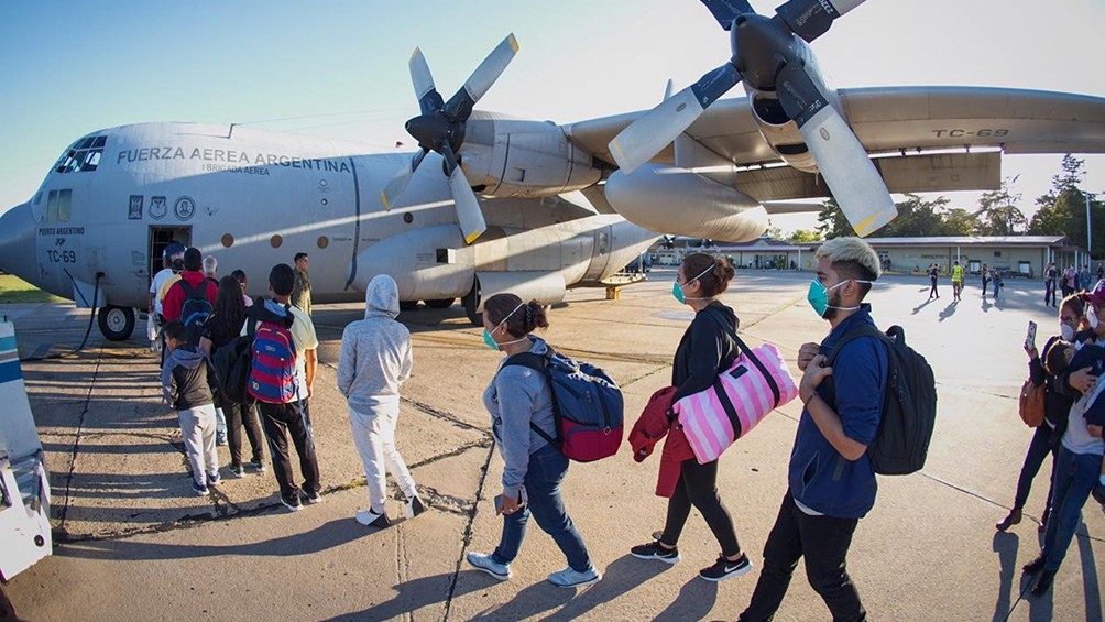 Unos 1.700 argentinos varados en el exterior retornarán al país la próxima semana | Noticias