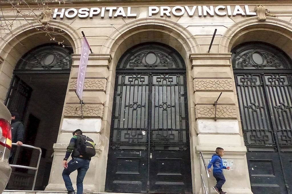 Balearon a una mujer embarazada en Rosario y permanece en estado reservado | Noticias