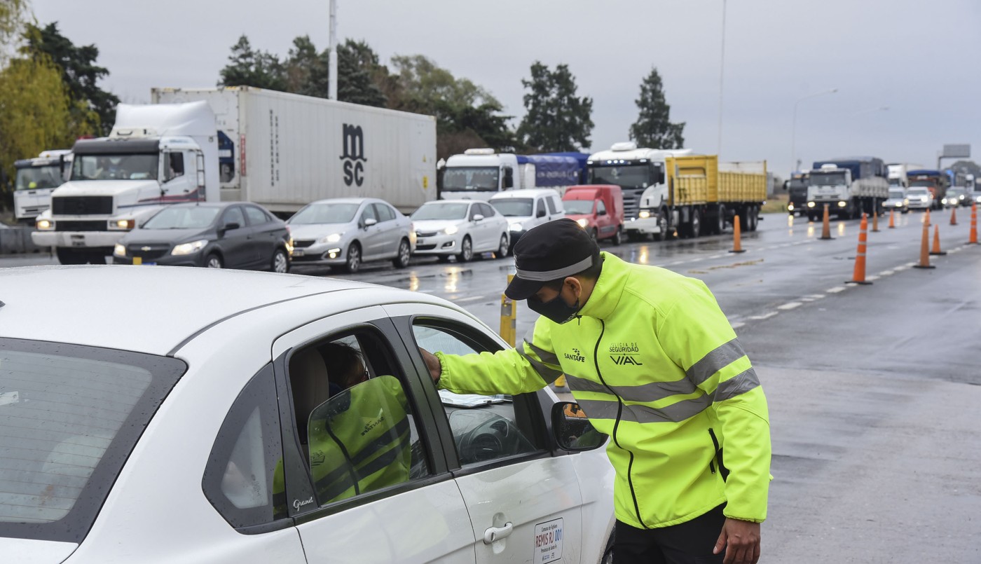 Es obligatorio el uso de permisos para entrar o salir del territorio santafesino | Noticias