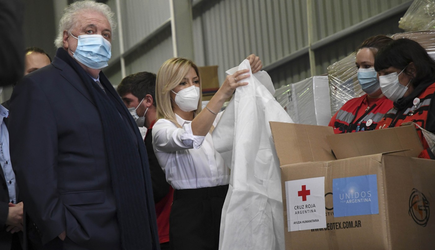 Fabiola y Ginés entregaron a la Cruz Roja los insumos comprados gracias a "Unidos por Argentina" | Información General