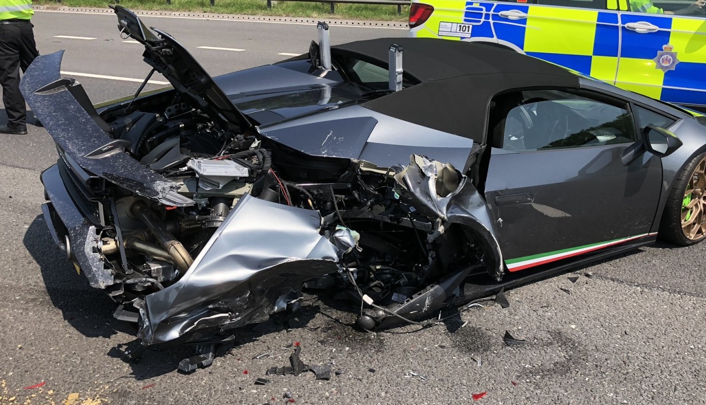 Chocó y destrozó su auto de US$ 310 mil a 20 minutos de sacarlo de la concesionaria | Redes