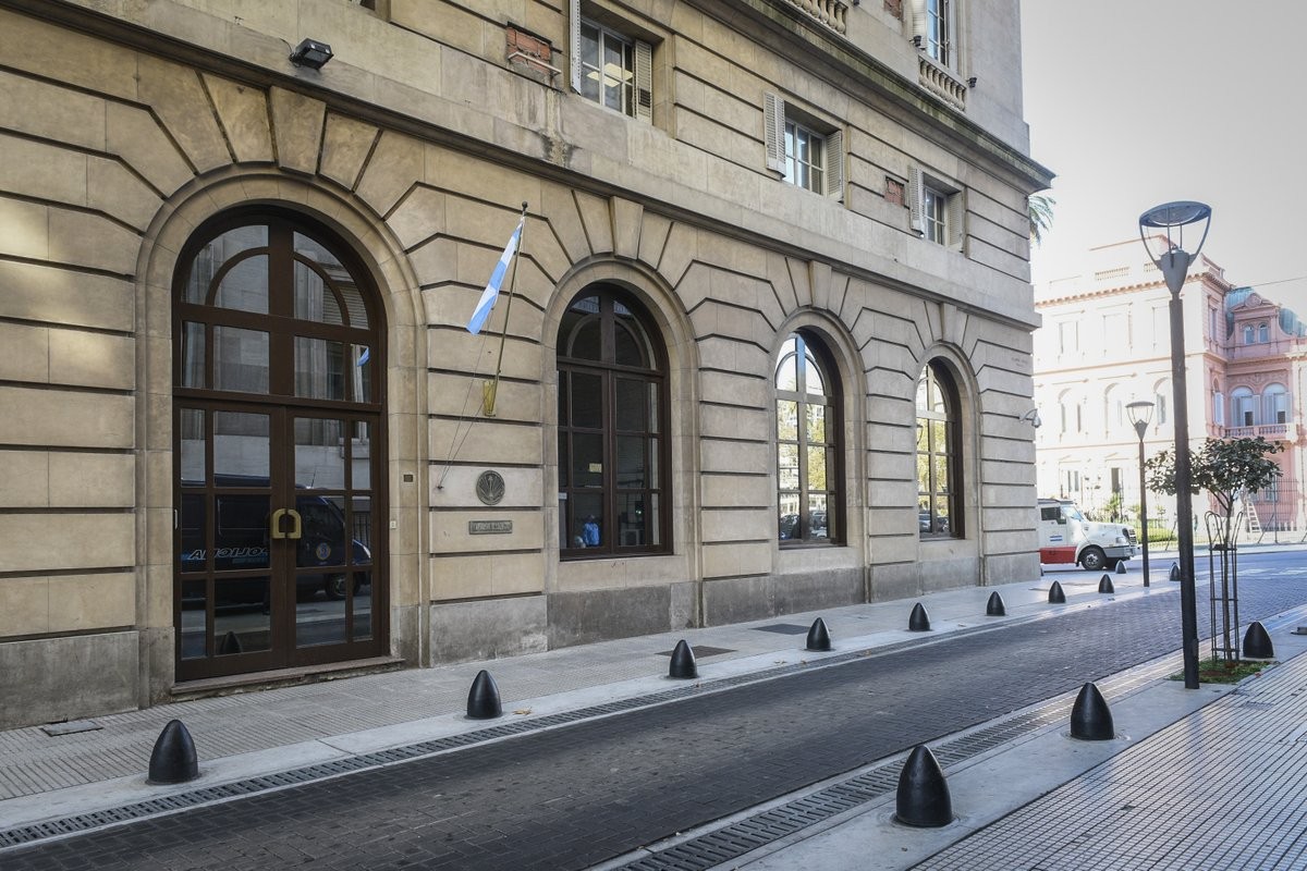 Cambian el nombre "Martínez de Hoz" de edificio de la AFI por el de "José Hernández" | Información General