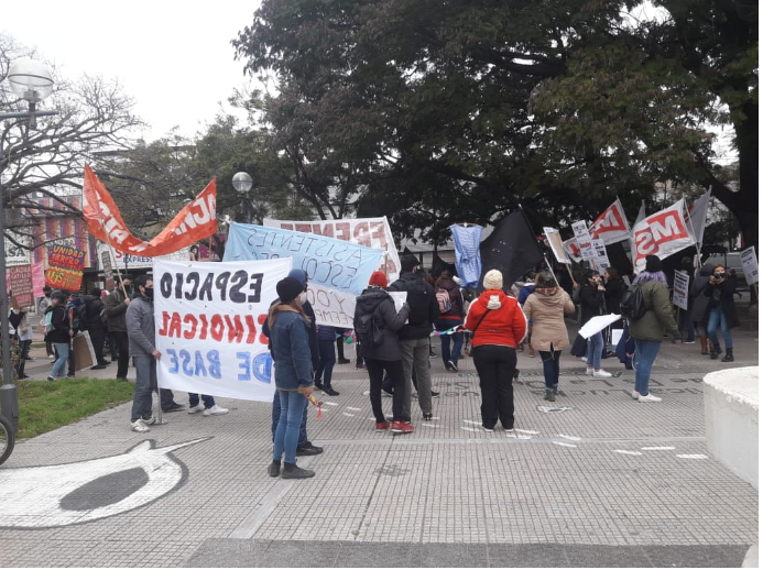 Empleados estatales y docentes reemplazantes se manifestaron en Plaza de Mayo | Noticias