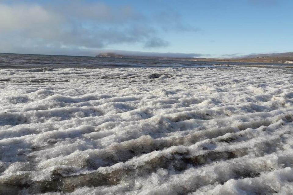 Frío intenso: olas congeladas en El Calafate | Nacionales