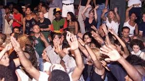 Escándalo por las fiestas del coronavirus: el primero que se contagia gana | Información General