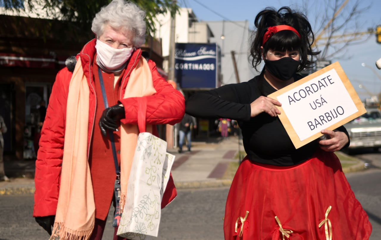Artistas salen a la calle a promover prácticas saludables para prevenir el contagio del Covid-19 | Espectaculos