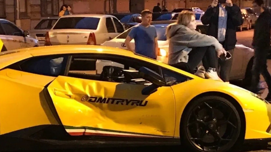 Video: sorteó un auto de US$ 250 mil y lo chocó antes de entregarlo al ganador | Redes