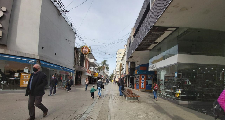 Intenso movimiento en la peatonal a pesar del feriado | Información General