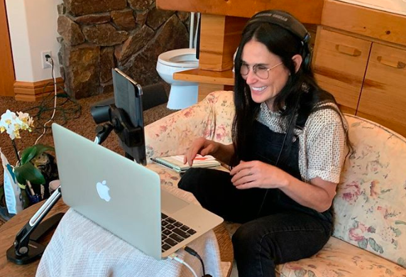 Demi Moore se mostró en la intimidad de su baño y se volvió viral por un detalle extraño | Espectaculos