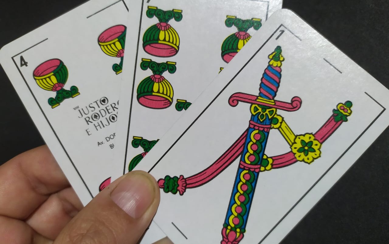 Quiero vale cuatro: rompieron la cuarentena para jugar al truco y terminaron presos | Noticias