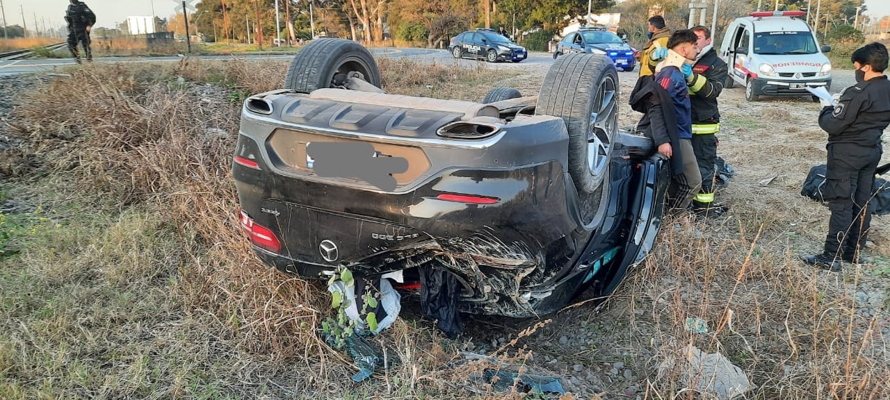 Espectacular vuelco de la camioneta de Brian Fernández: el jugador no estaba en el vehículo | Deportes
