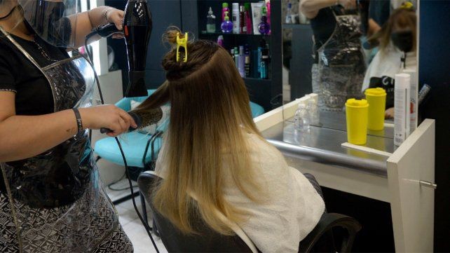 Rosario: dos trabajadoras y una clienta de una peluquería con coronavirus | Información General