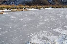Frío intenso: se congeló un río cercano a Bariloche | Nacionales