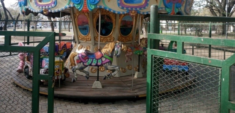 Sin ingresos desde el inicio de la cuarentena, dueño de calesitas puso a la venta los caballitos | Información General