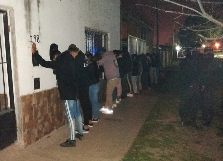 Proponen multar a los padres de adolescentes que incumplan las medidas sanitarias | Legislativas