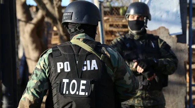 Detienen a alto ex jefe policial con dinero de un casino clandestino | Noticias