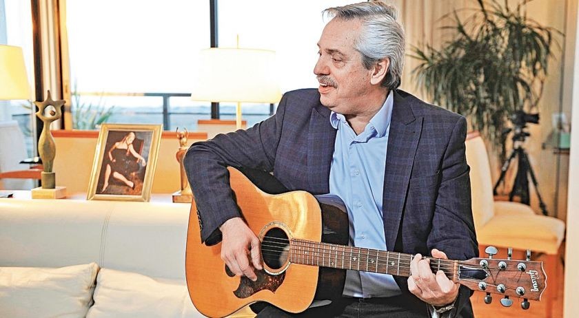 Video: Alberto Fernández presentó la canción dedicada al lìder muerto de Los Super Ratones | Espectaculos