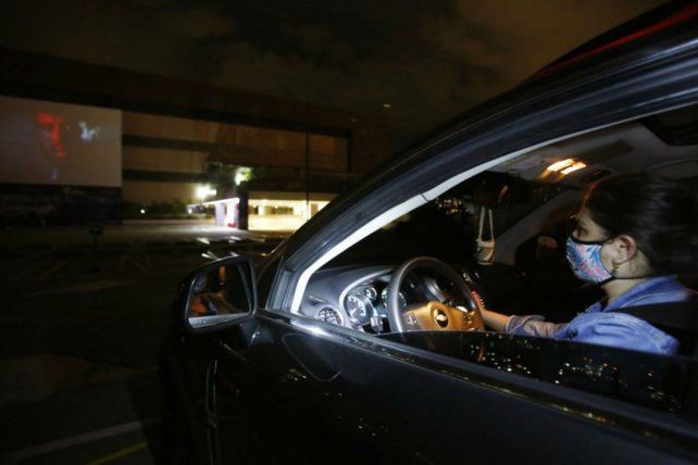 El lado B del coronavirus: con la pandemia resurgió el autocine en los pueblos santafesinos | Espectaculos