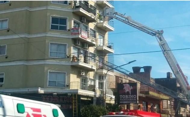 Trágico incendio en un edificio de Ramos Mejía: murieron dos adultos y una menor | Nacionales