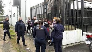 Demoran a 60 jóvenes que participaron de una fiesta clandestina en una cervecería en La Plata | Información General