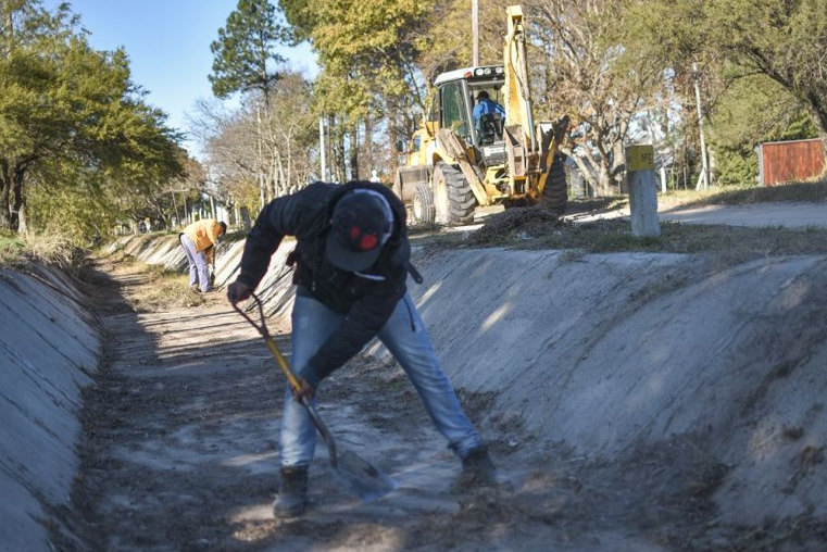 La Municipalidad limpió 8.000 metros de canales en Colastiné Norte | Información General