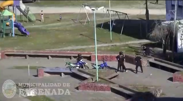 Ex barra atacó a la policía: "A los efectivos les faltó huevos para disparar" | Información General