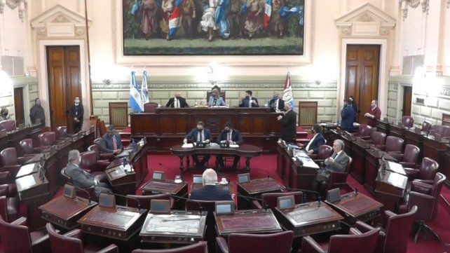 Por unanimidad, la Legislatura suspendió al fiscal rosarino acusado de exigir coimas | Legislativas