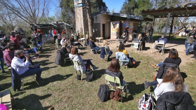 Histórica sesión del Concejo rosarino: en las islas y con el humo de fondo | Noticias
