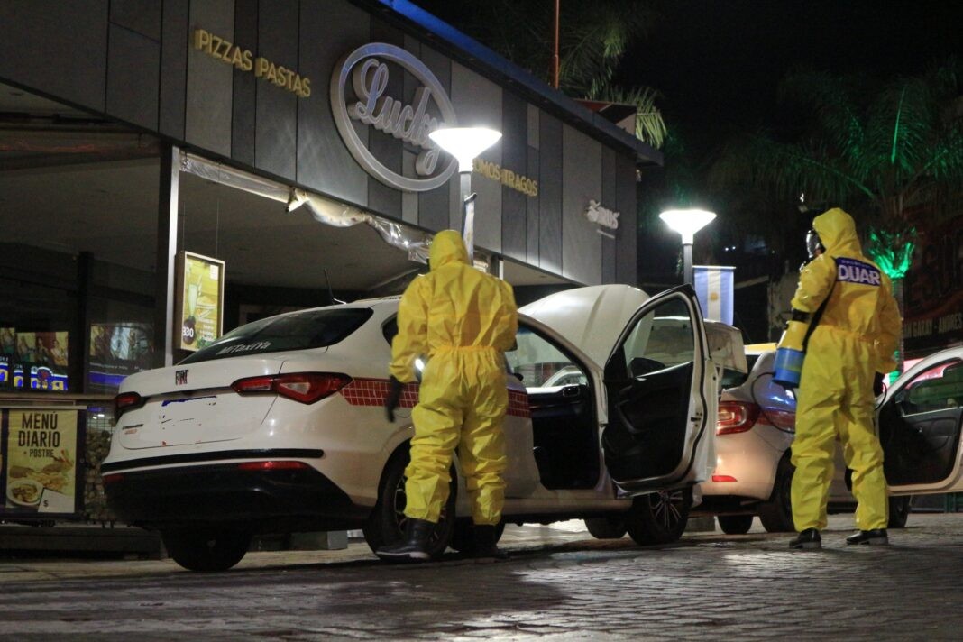 Joven con coronavirus salió de su casa, se tomó dos taxis y tuvieron que perseguirlo | Información General