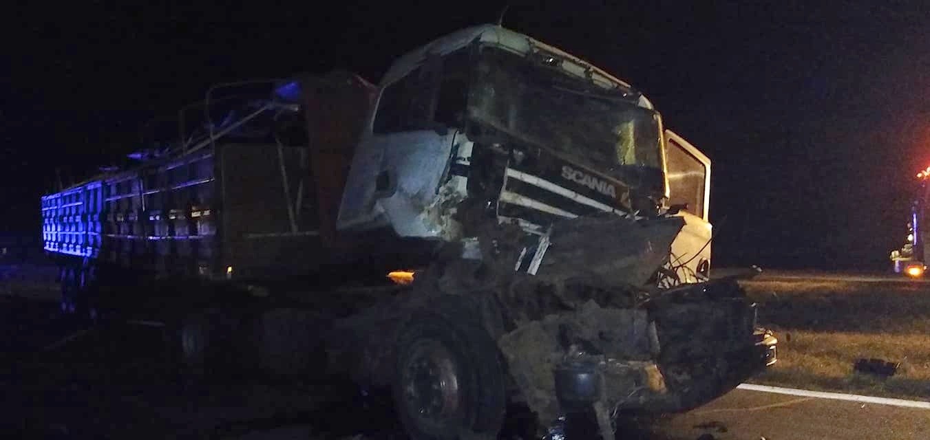 Fuerte choque de camiones en la autopista a la altura de Arocena | Información General