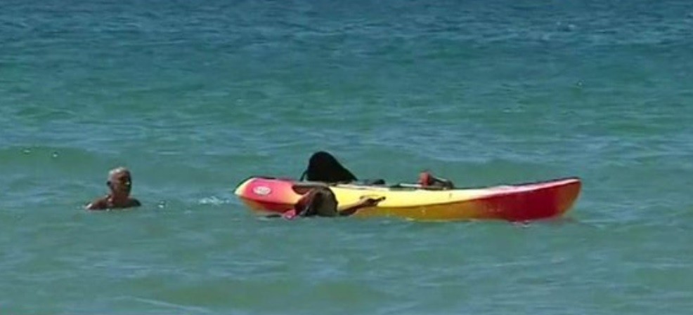 Video: de vacaciones en la playa, el presidente de Portugal se tiró al mar y salvó a dos turistas | Redes