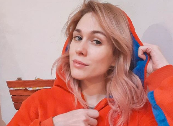 Lilia Leomoine, la influencer que le tiró huevos a un móvil de TV durante la marcha del 17A | Nacionales