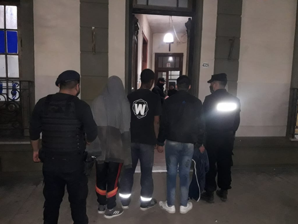 Cinco personas detenidas y dos armas de fuego secuestradas en diferentes operativos | Información General