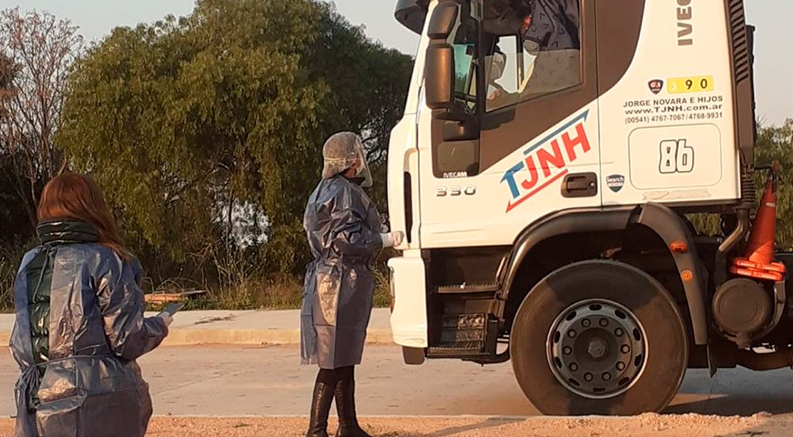 Estuvo 28 horas sin poder bajar del camión tras dar positivo de coronavirus | Información General