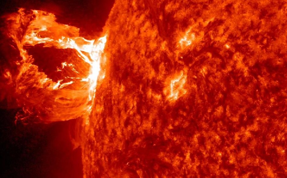Se acerca una tormenta solar a la Tierra: podría afectar las comunicaciones y la red eléctrica | Redes