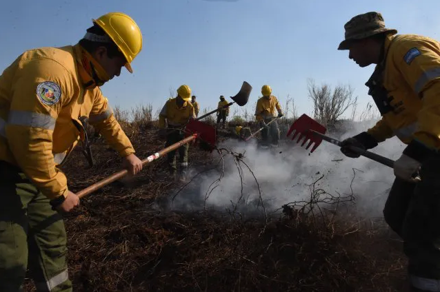 Masivo ataque virtual al gobernador entrerriano por las quemas en las islas | Información General