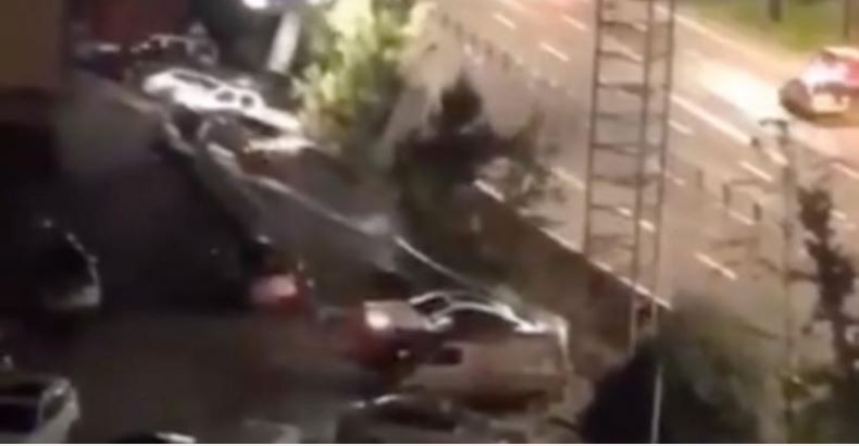 Video: un socavón en medio de la autopista se tragó a 21 autos en China | Redes