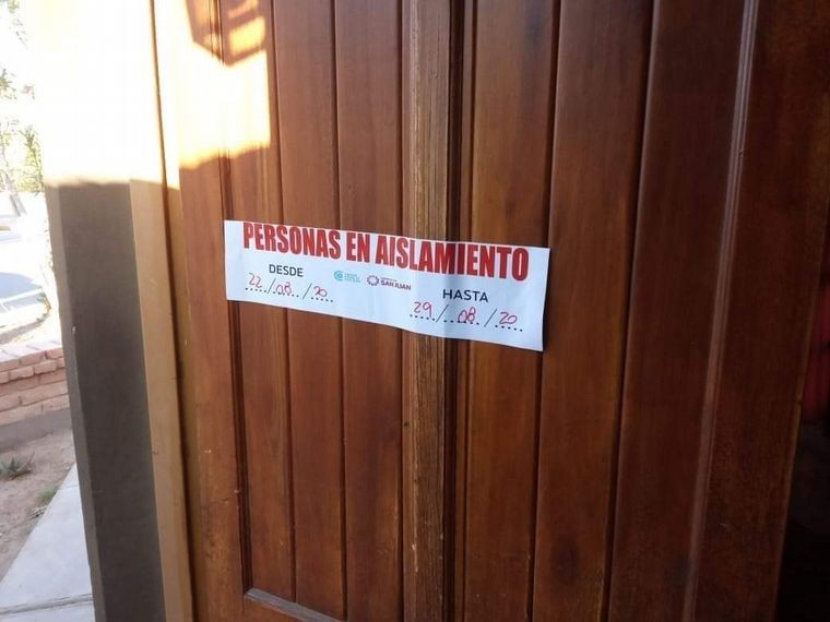 Polémica en San Juan por la colocación de fajas en las casas de infectados o de casos sospechosos | Nacionales
