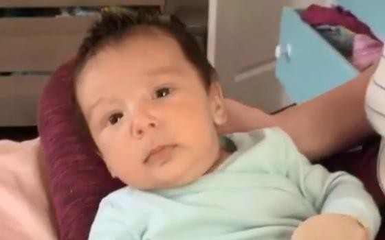 El bebé de 10 semanas que dice "te amo" y la rompe en TikTok | Redes