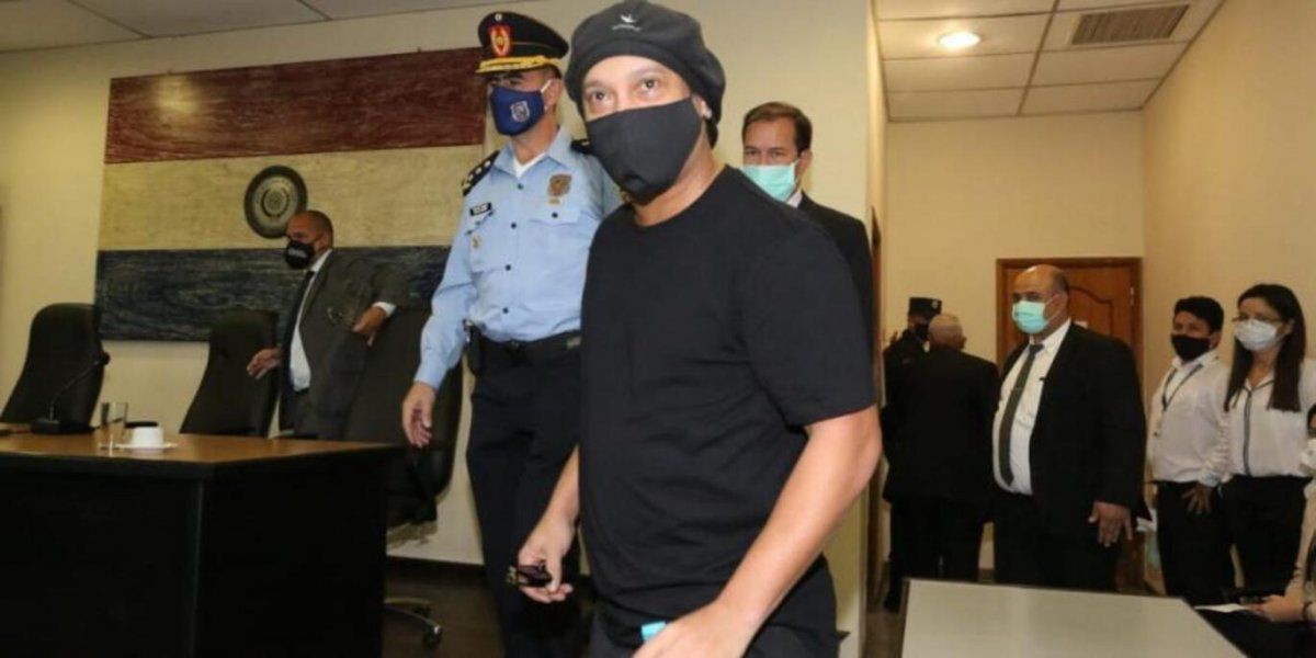Ronaldinho pagó la fianza y quedó libre en Paraguay | Deportes