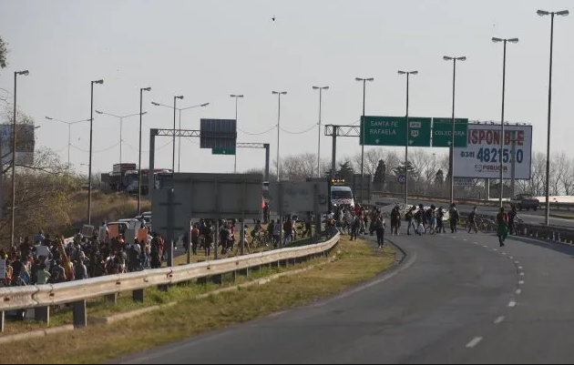 Se descontroló el incendio en las islas y una lluvia de cenizas inundó Rosario | Noticias