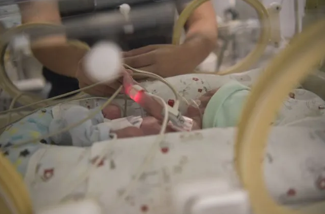 Dos gemelas de 40 días son las pacientes más pequeñas con Covid positivo en Rosario | Información General