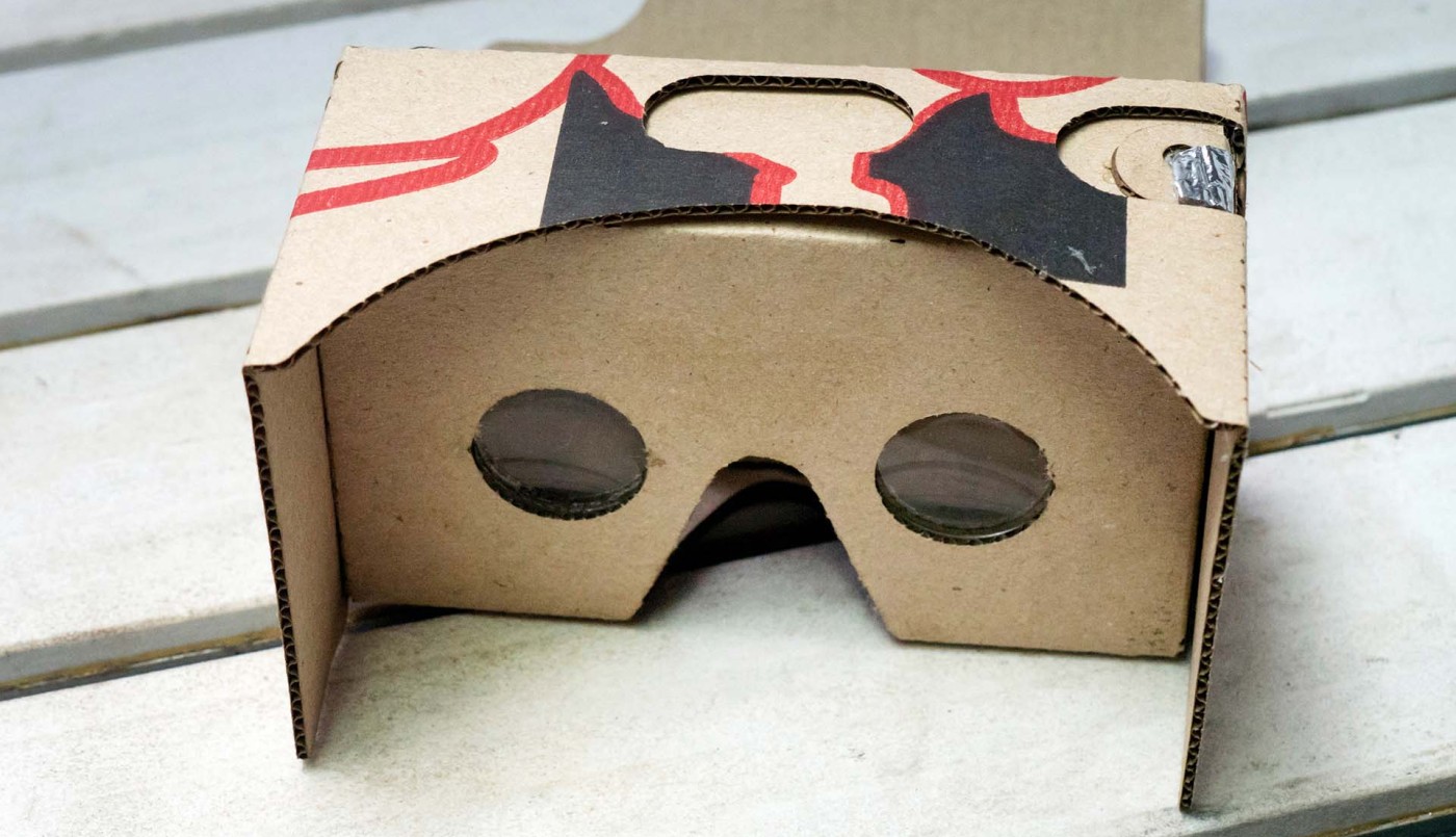 Con cajas de pizza hacen lentes de realidad virtual para internas de un penal | Juntos y solidarios