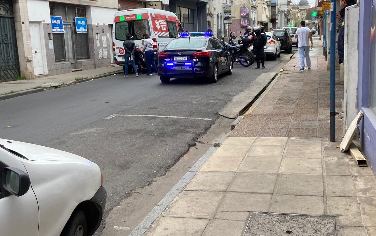 Accidente con suerte y un pequeño detalle: la ambulancia no se podía abrir | Información General