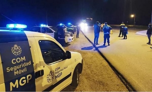 Está embarazada de mellizos y tuvo que dormir en la ruta 2 porque no la dejaron entrar a Mar del Plata | Nacionales