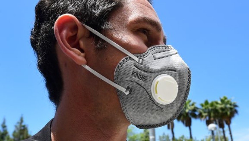 Experimento: máscaras con válvulas y y viseras no frenan propagación del coronavirus | Información General