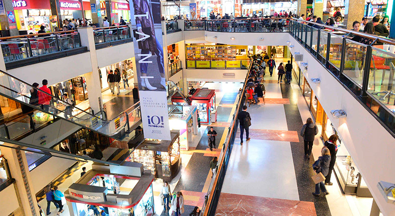 OMS advierte que el 80% de los brotes surgen por transmisión en lugares cerrados | Noticias