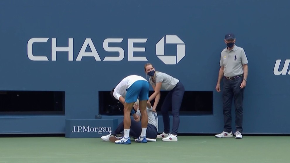 Descalifican a Djokovic del US Open por propiciar pelotazo a jueza de línea | Deportes